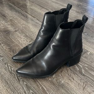 Audience Black Leather Steve Madden booties